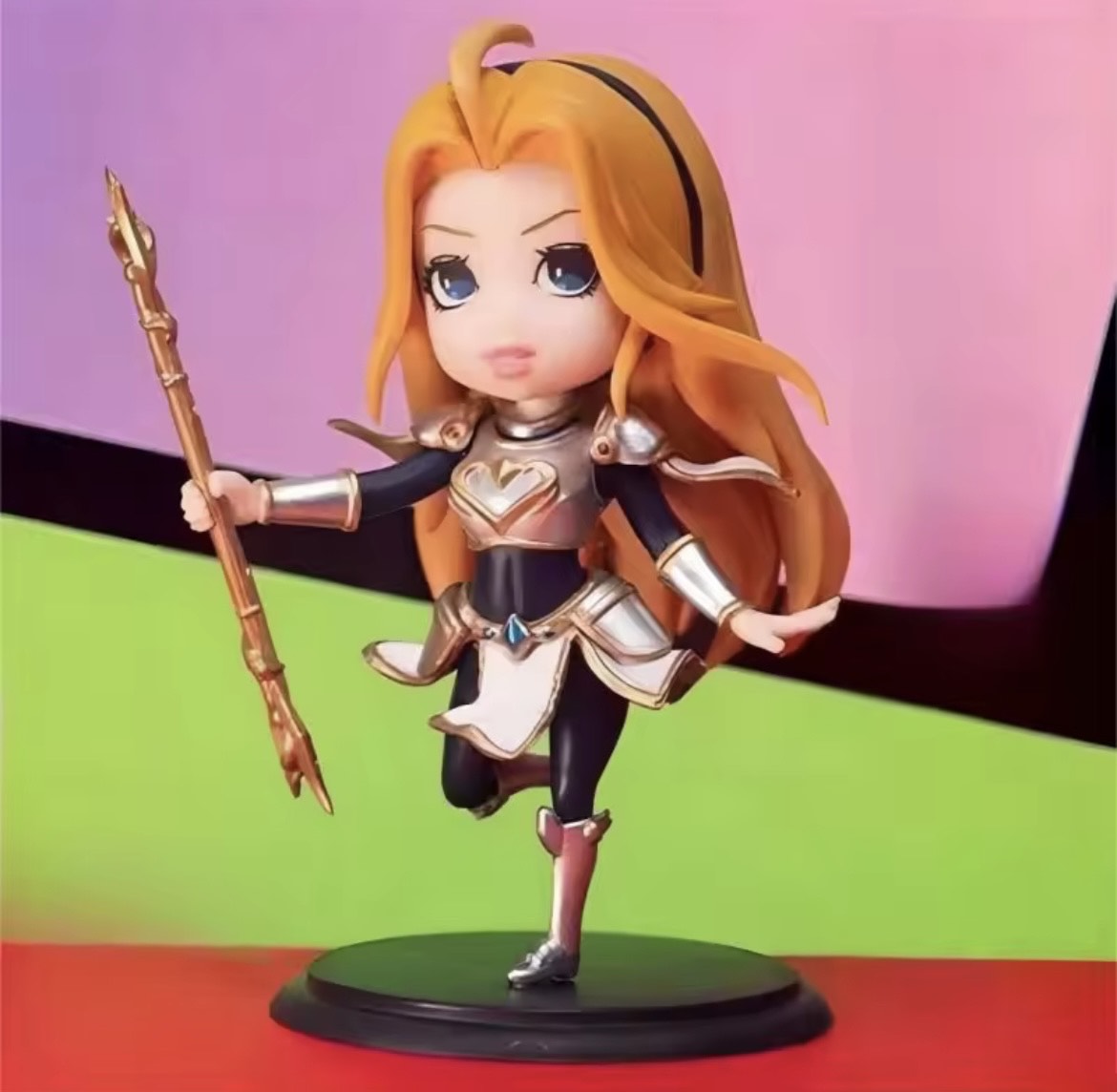 League of Legends figure Lux
